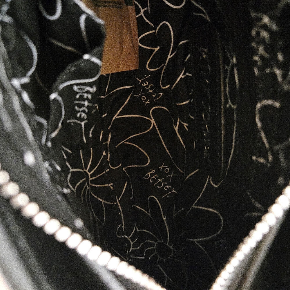 Betsey Johnson Black Floral Crossbody Bag With Butterfly Bag Tag Removable Strap - Picture 10 of 10